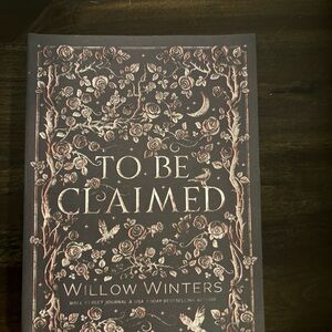 To Be Claimed by Willow Winters - Decorative Black & Rose Gold Cover